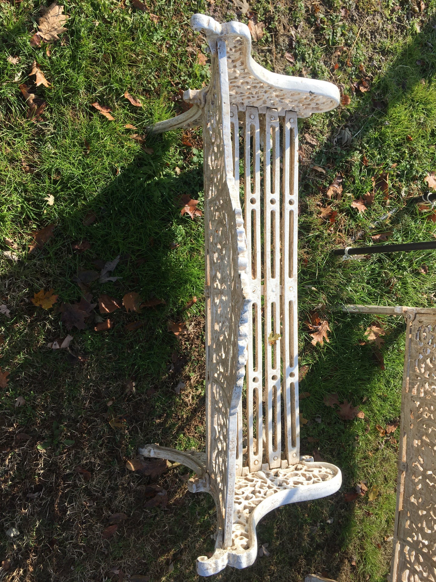 CAST IRON CROWN BENCH